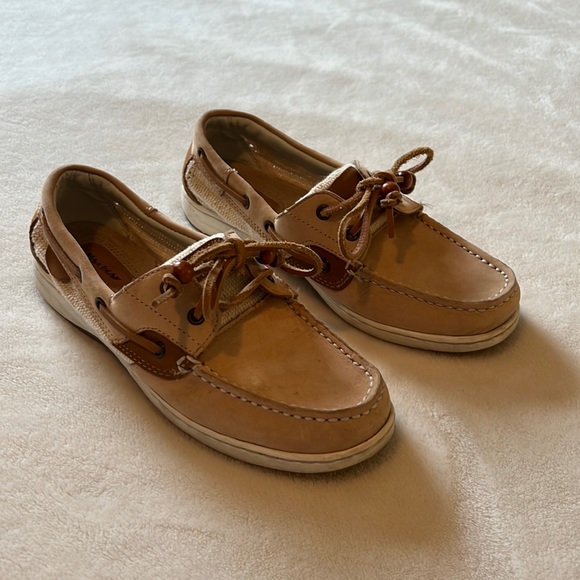 Maui Island Boat Shoes in a beige/brown color size 7 - Picture 1 of 4